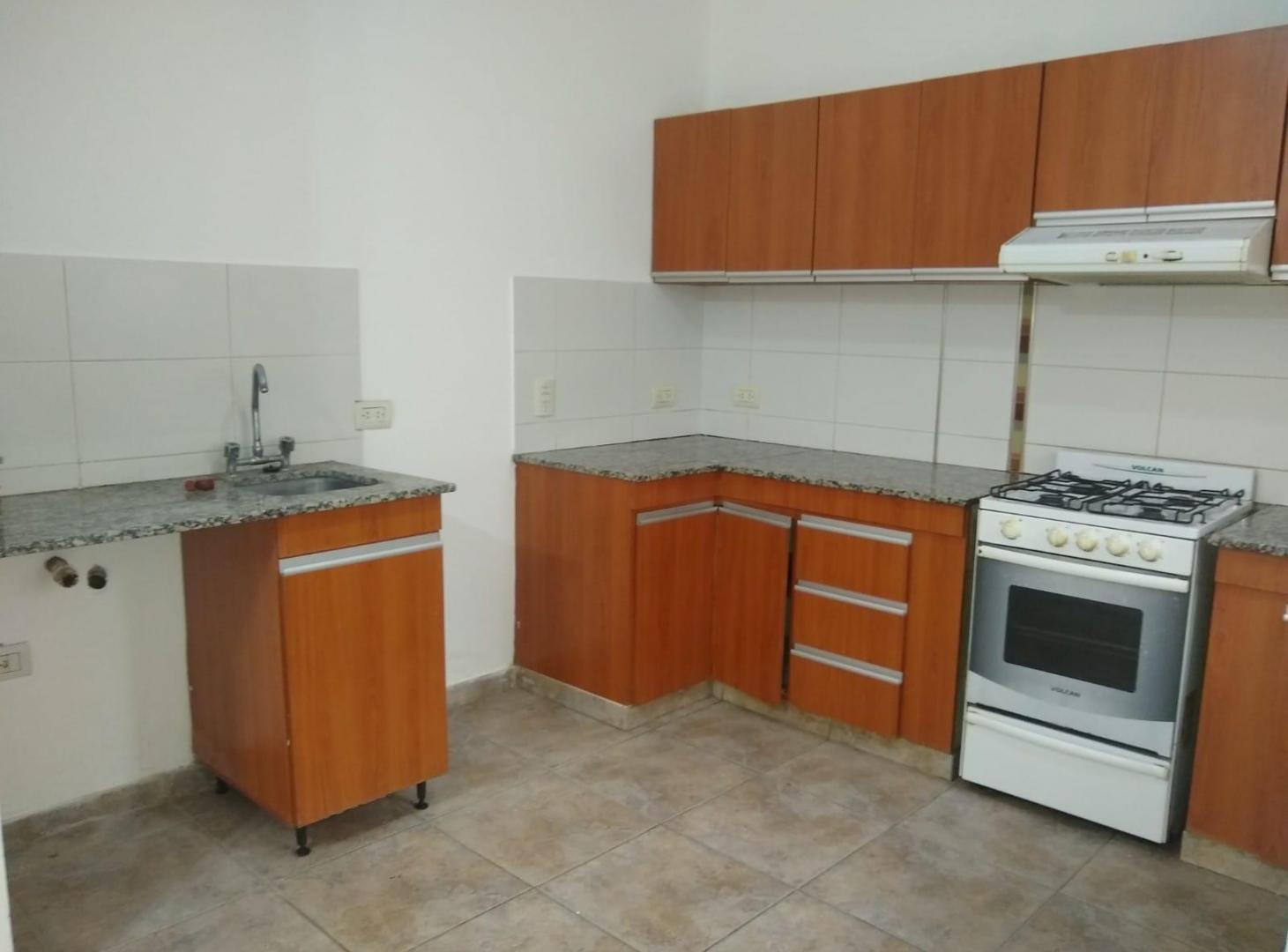 Foto de DUPLEX 3 AMBIENTES CON COCHERA EN ALQUILER EN FLORENCIO VARELA., imagen 4