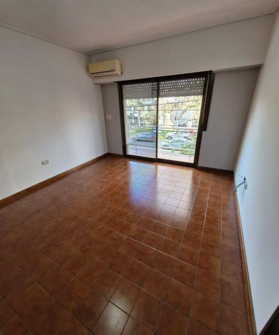 MUY BUENA OFICINA/CONSULTORIO LUMINOSA SIN EXPENSAS 1