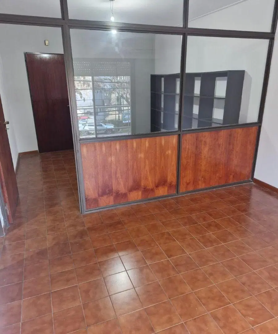 MUY BUENA OFICINA/CONSULTORIO LUMINOSA SIN EXPENSAS 4