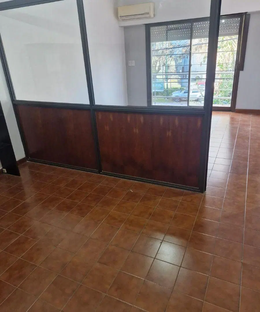 MUY BUENA OFICINA/CONSULTORIO LUMINOSA SIN EXPENSAS 3