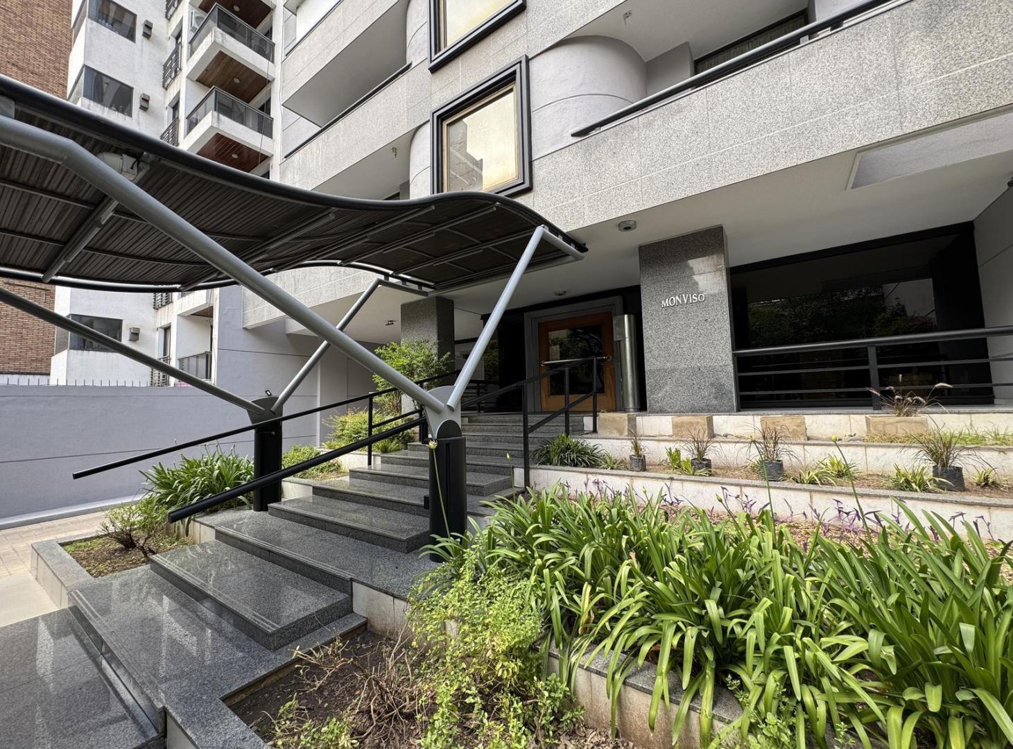 NUEVA CORDOBA Piso exclusivo de 3 dormitorios con 4 cocheras.