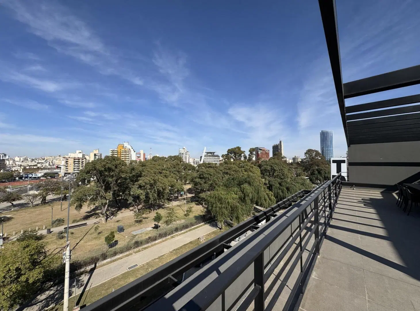 Un dormitorioa estrenar con diiseño y amenities con vista al Parque Las Heras 2