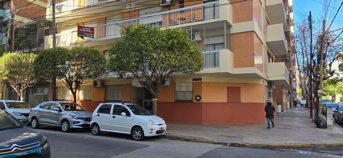 Departamento de 3 ambientes amplio en excelente ubicación. 3