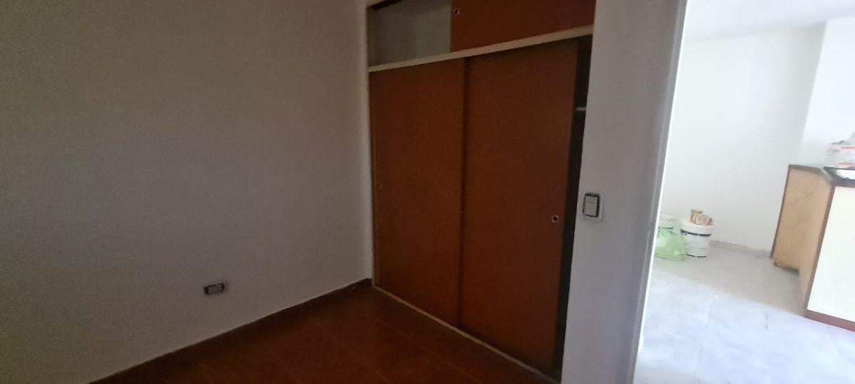 Foto de PH de 50 m² con 2 dormitorios en alquiler en Lanús Oeste, imagen 5