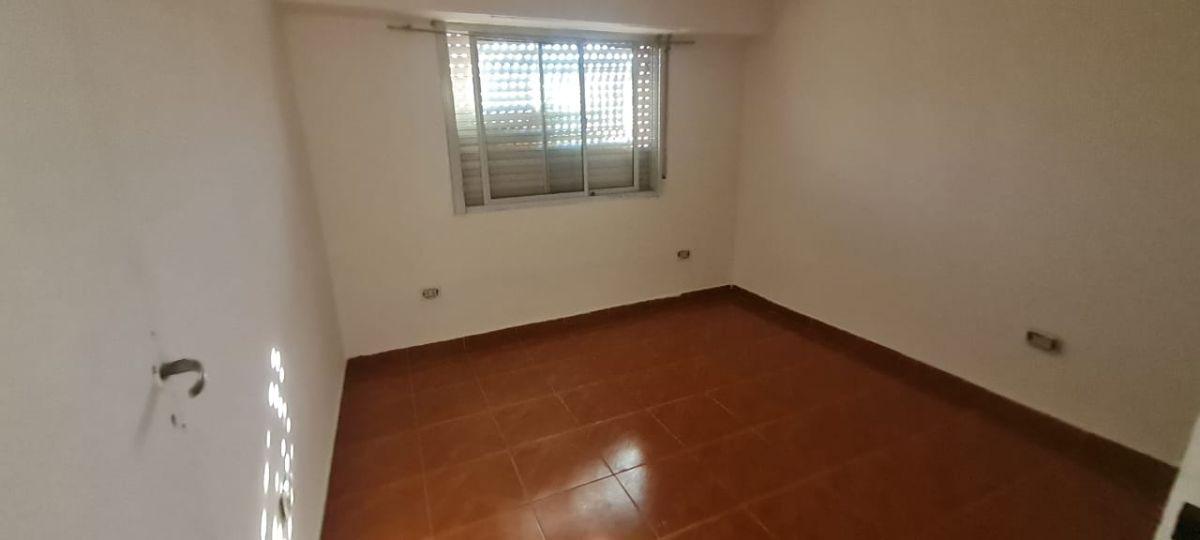 Foto de PH de 50 m² con 2 dormitorios en alquiler en Lanús Oeste, imagen 4