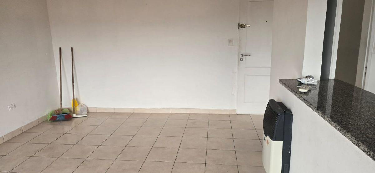 Foto de Departamento de 40 m² con 1 dormitorio en alquiler en Lanús Oeste, zona, imagen 2