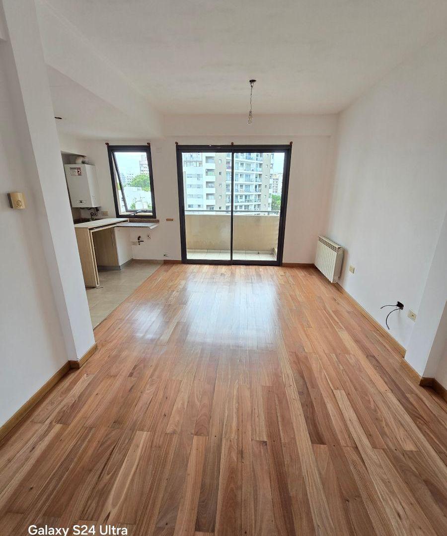 Foto de Venta de Departamento en 43 6 y 7. Al frente con balcon y cochera, imagen 2