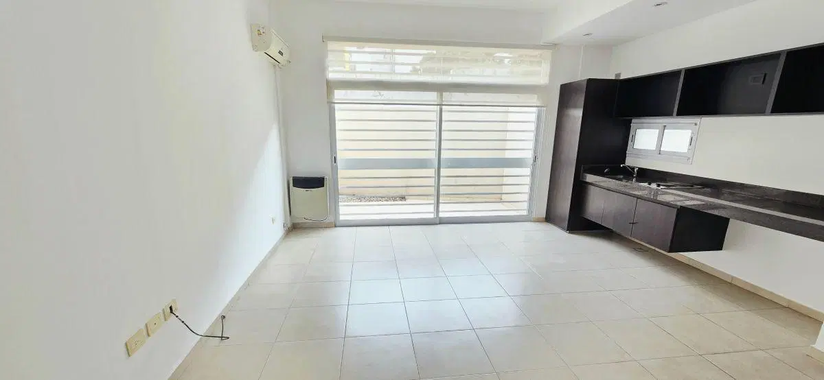 VENTA DE MONOAMBIENTE EN PB con PATIO 40 11 Y 12 3