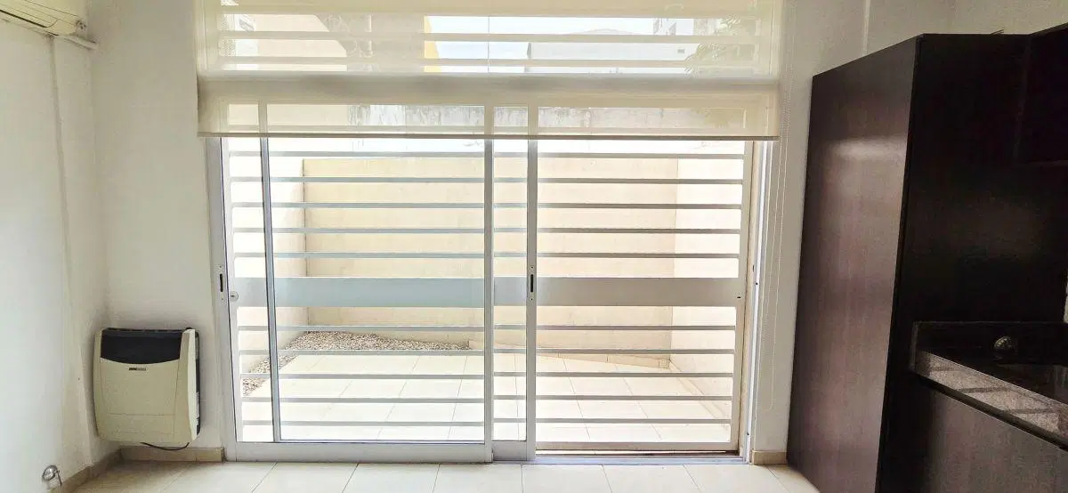 VENTA DE MONOAMBIENTE EN PB con PATIO 40 11 Y 12 2