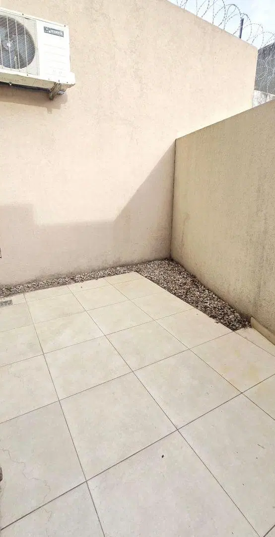 VENTA DE MONOAMBIENTE EN PB con PATIO 40 11 Y 12 8