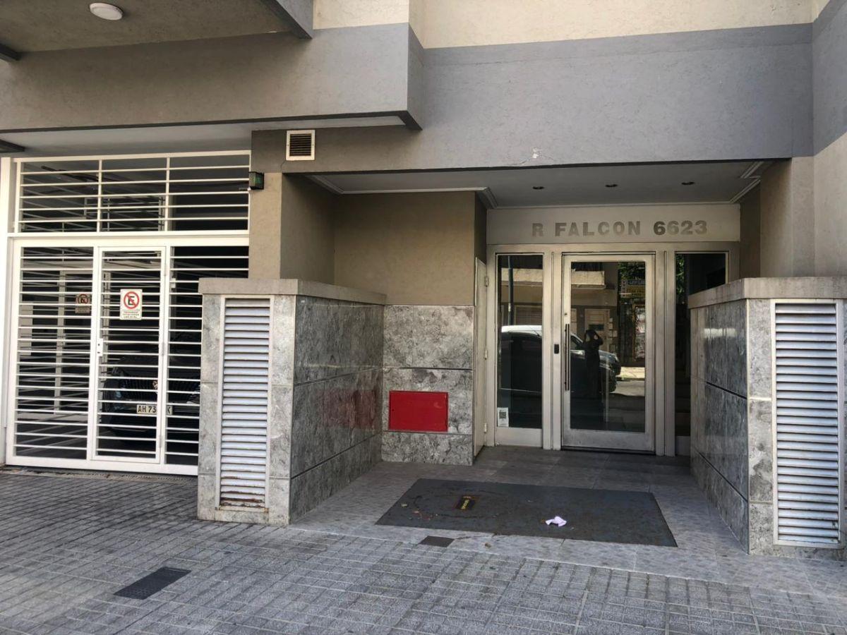 Venta- Oportunidad - Liniers - 2 amb. cochera y terraza propia