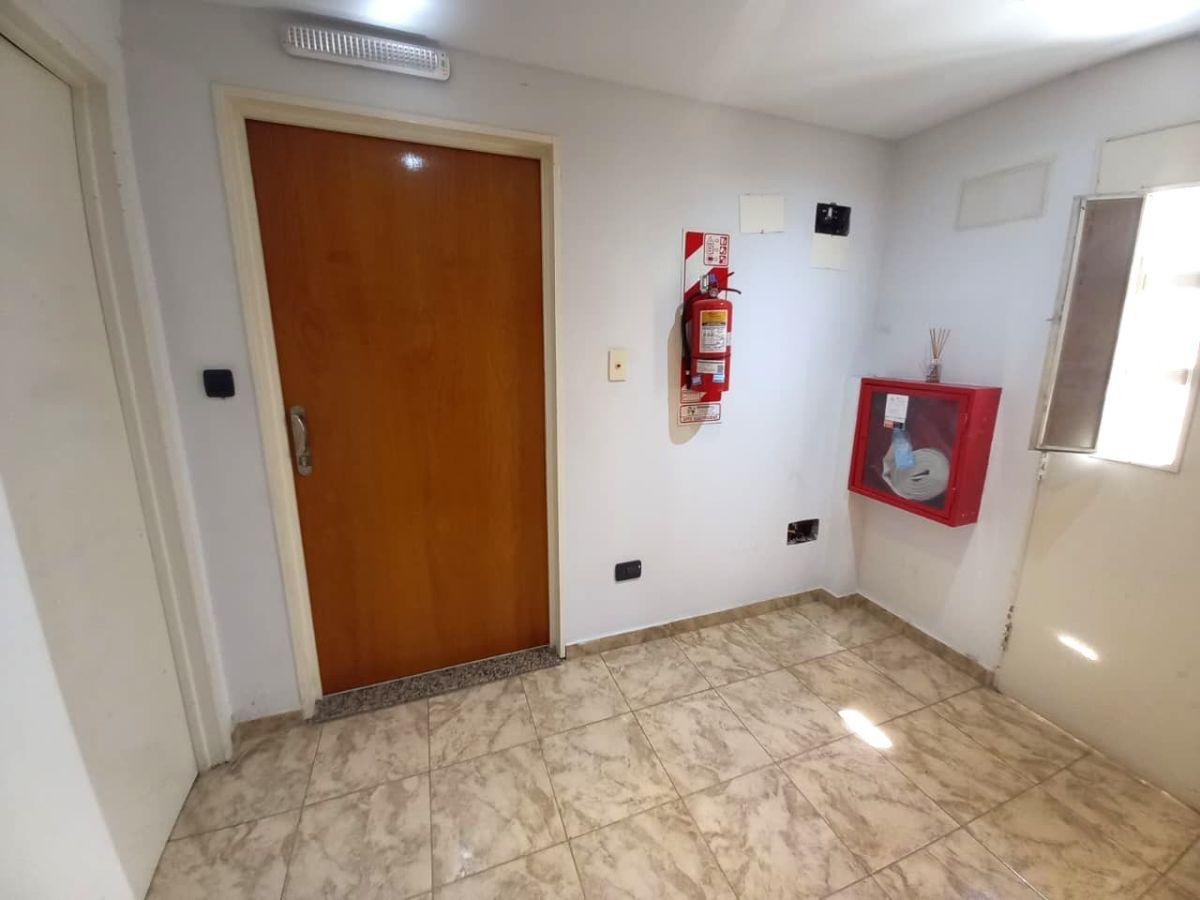 Foto de Venta- Oportunidad - Liniers - 2 amb. cochera y terraza propia, imagen 5