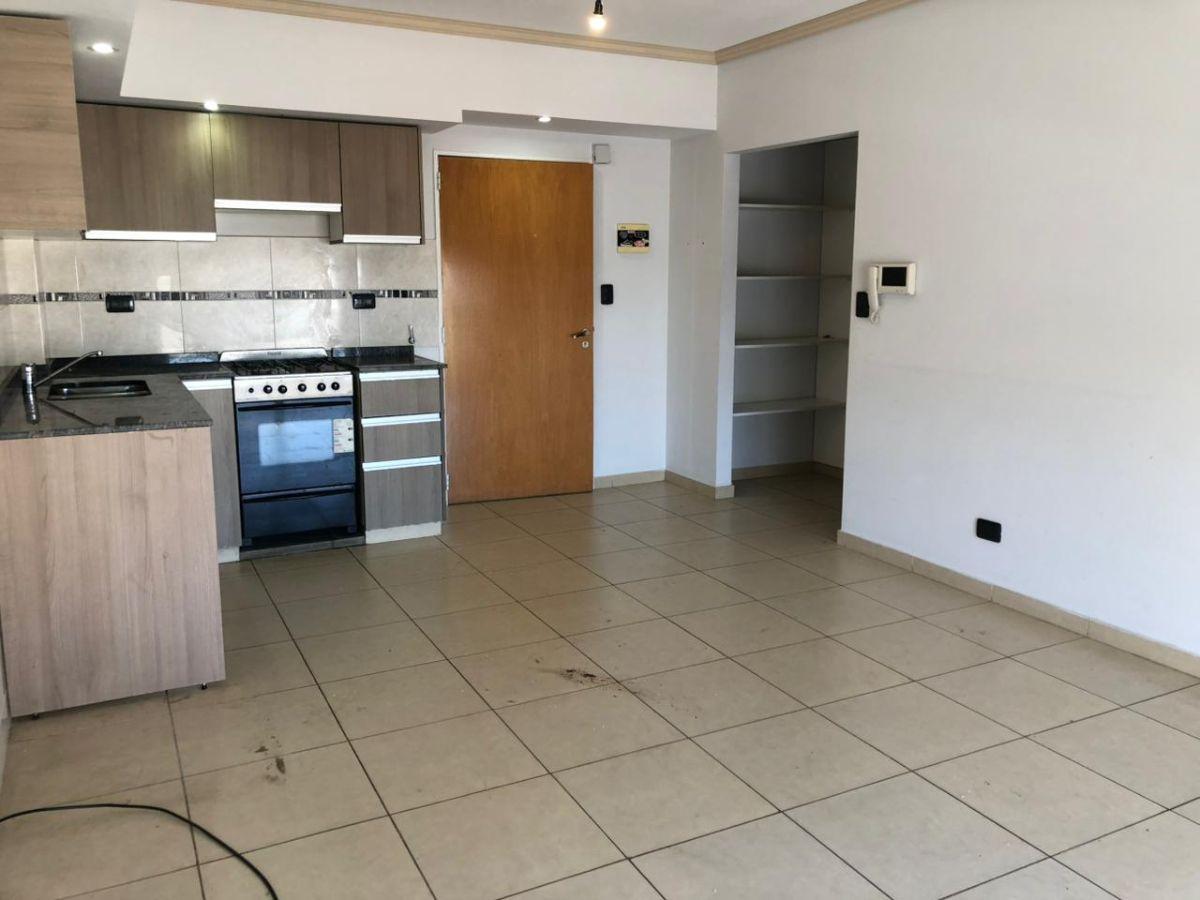 Foto de Venta- Oportunidad - Liniers - 2 amb. cochera y terraza propia, imagen 3