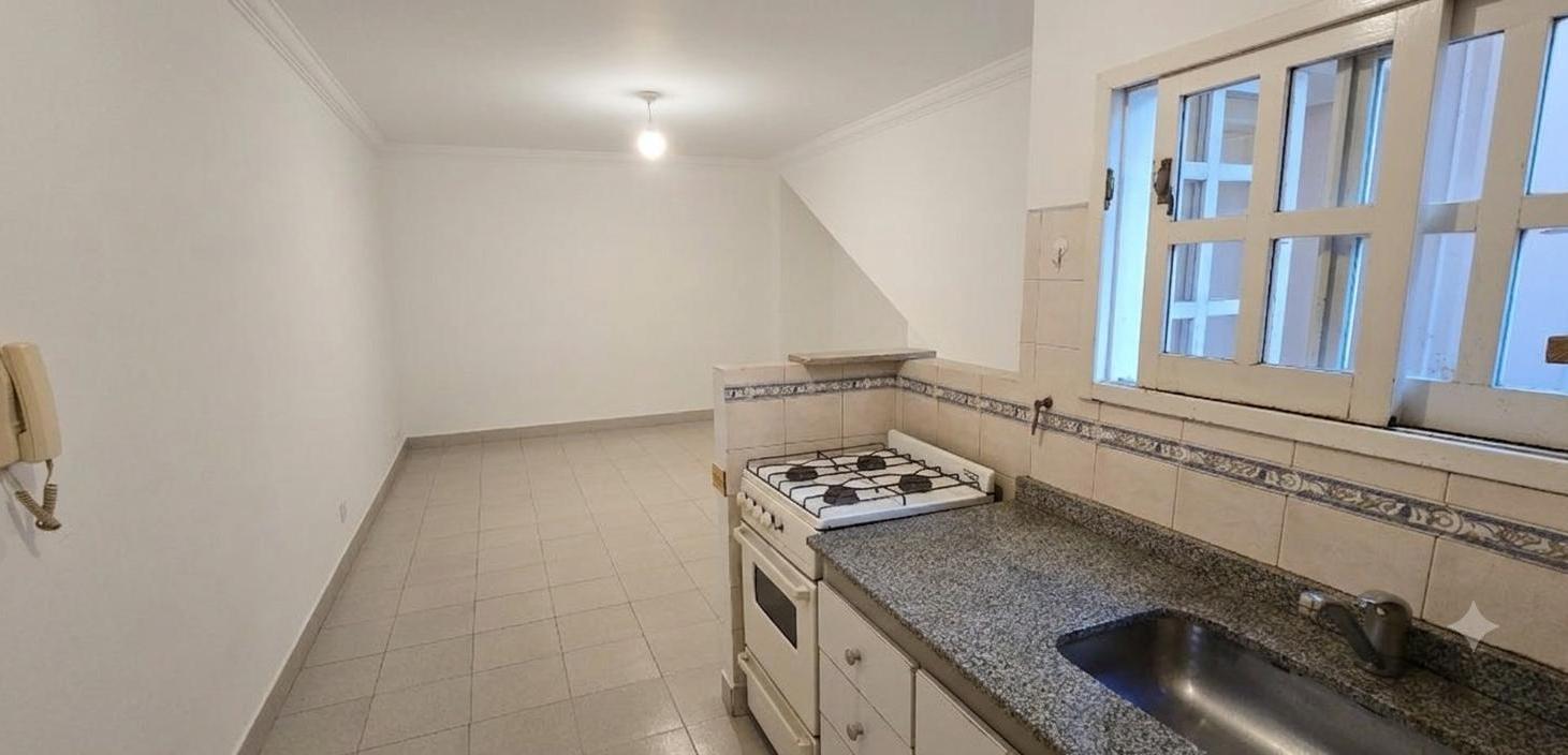 Foto de Alquiler monoambiente con patio Villa Luro, imagen 4