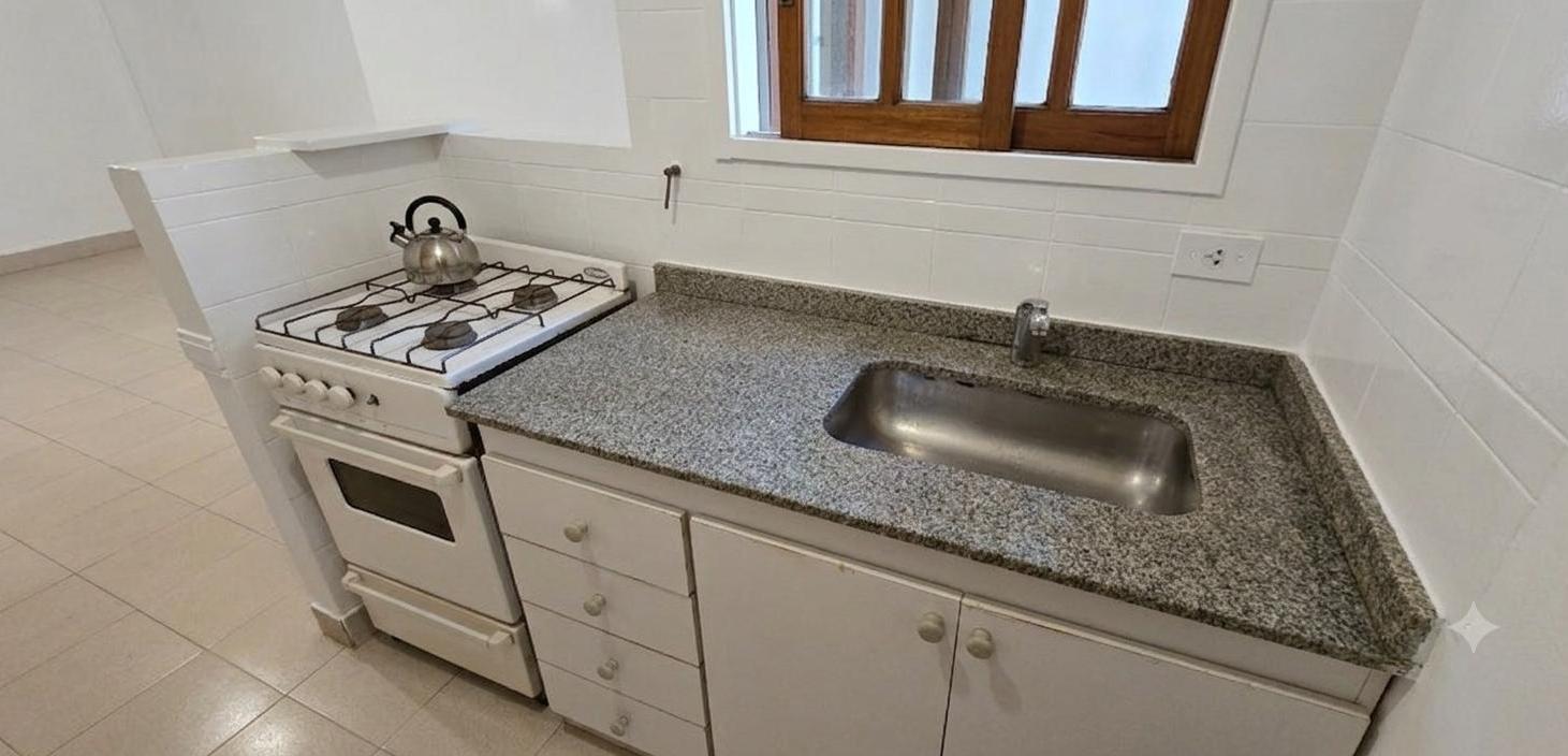 Foto de Alquiler monoambiente con patio Villa Luro, imagen 3