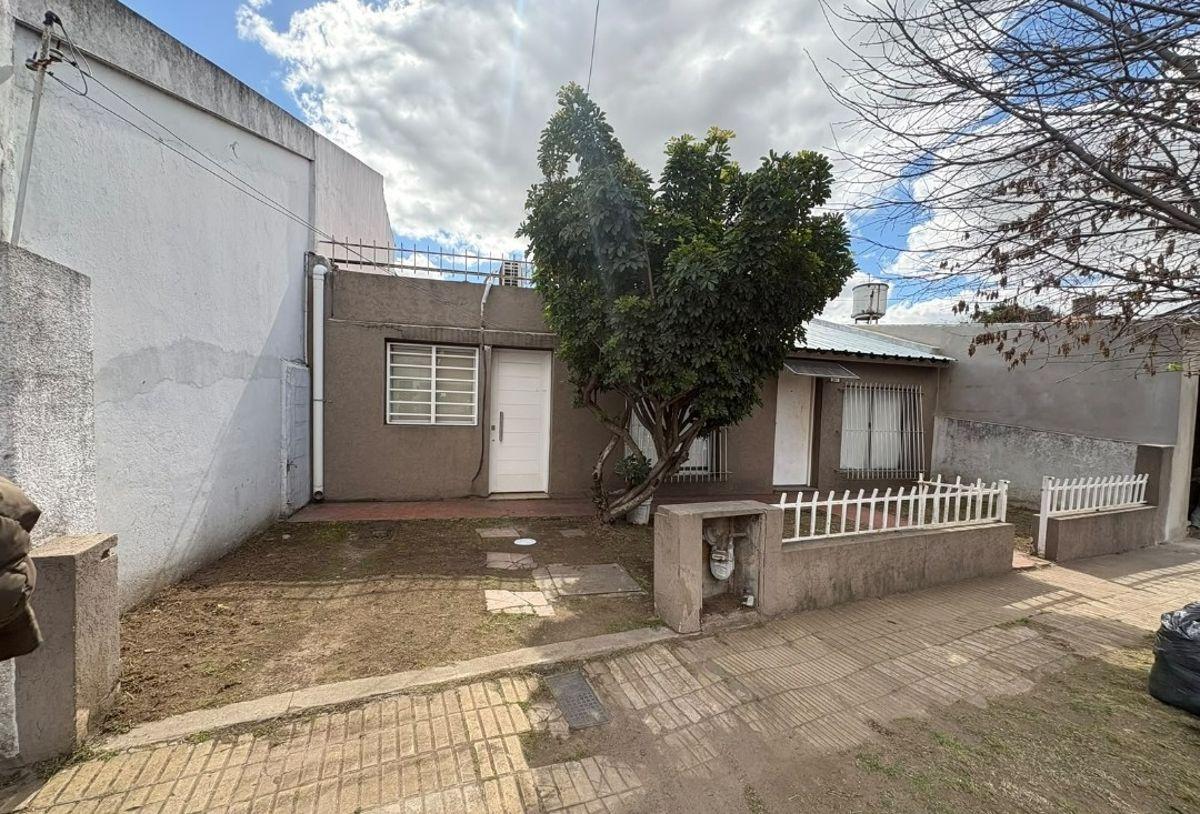 Foto de Venta Casa lote propio amplio fondo Lomas del Mirador, imagen 1