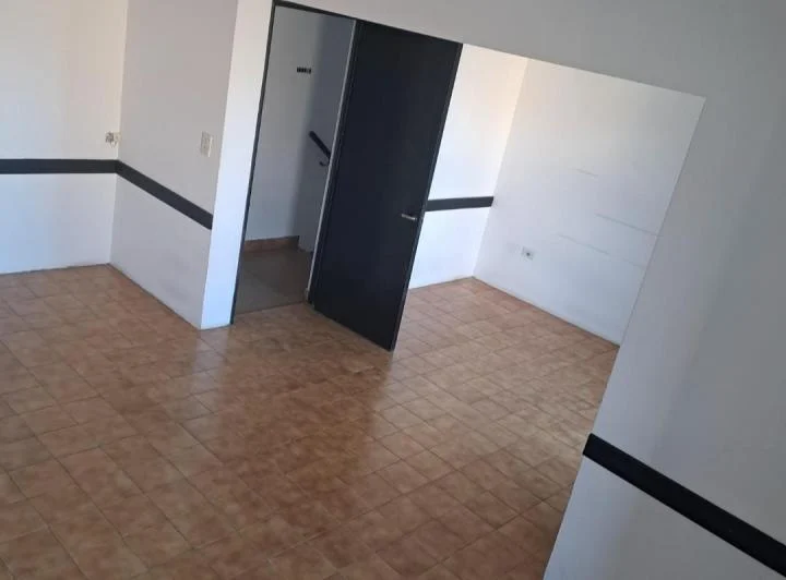 Se alquila departamento 4