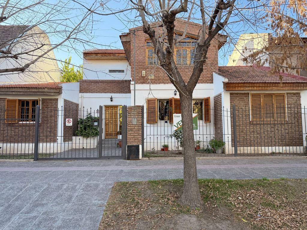 Casa 4 Dormitorios, Estudio, Quincho Garaje, Patio Piscina, 2 Departamentos, Santa Genoveva Neuquen