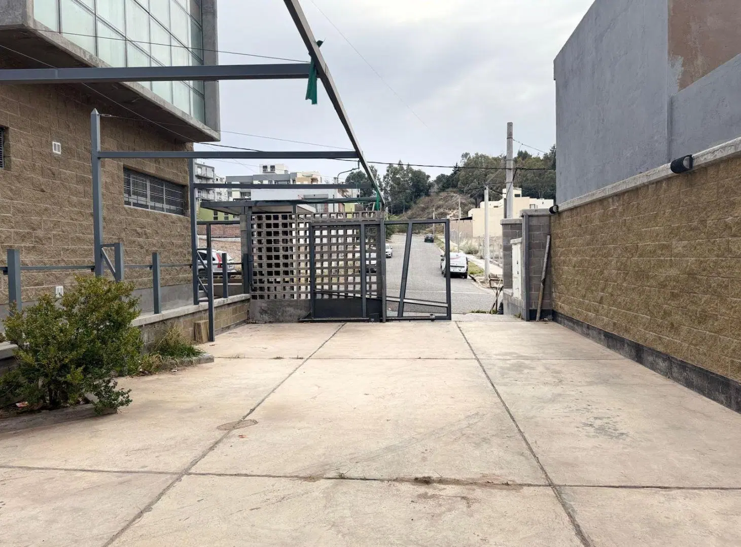 Vendo o Alquilo Oficinas de 700 m2 en Terreno de 1027 m2 apto Edificio en altura B° Gama Neuquén 2