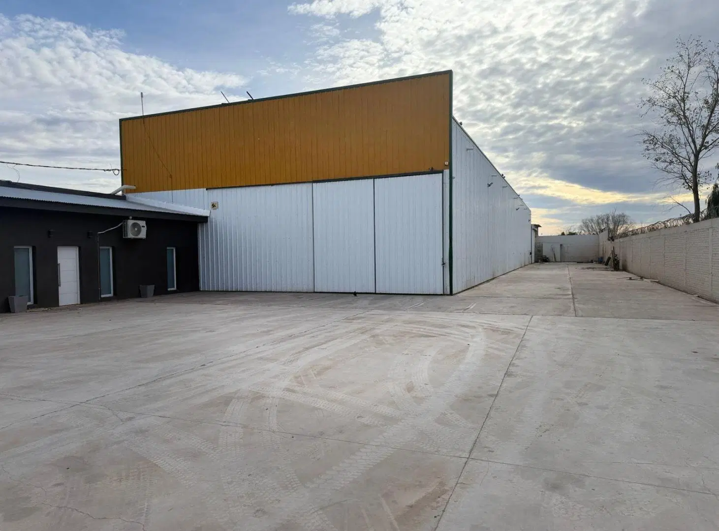 Alquilo Galpon Nave Industrial con Oficinas y predio de maniobras cerrado PIN Neuquén 2