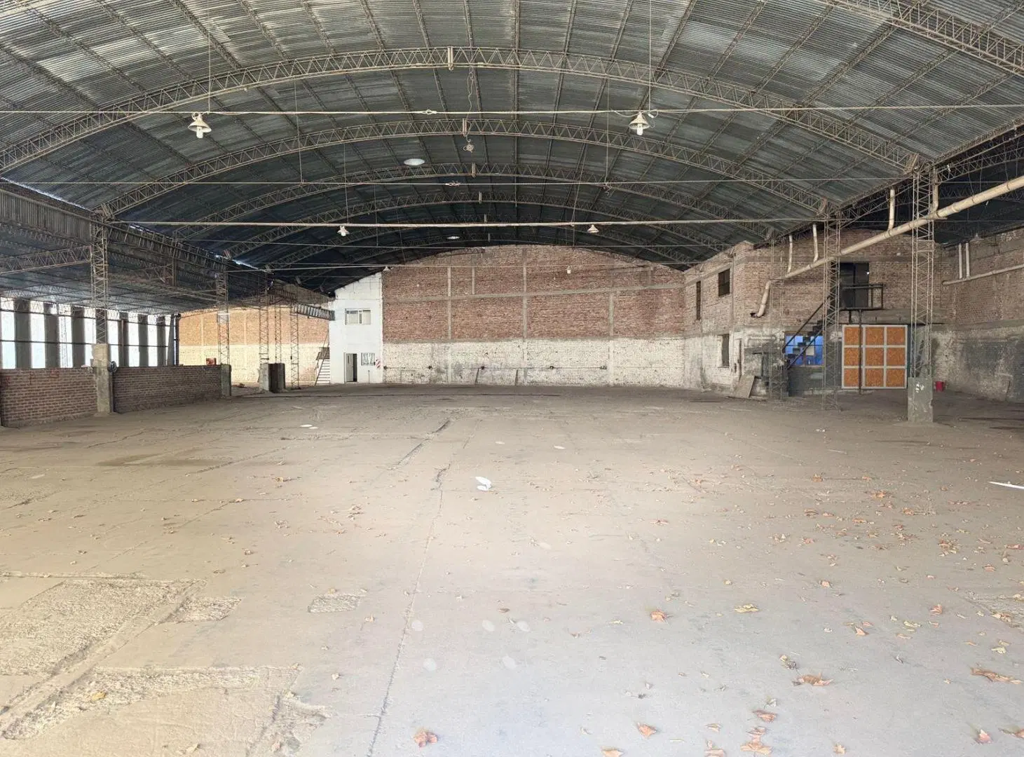 Alquiler Nave Industrial 4000 m2 con oficinas 160 m2 y predio libre de 7000 m2 sobre Ruta 7 Centenar 3