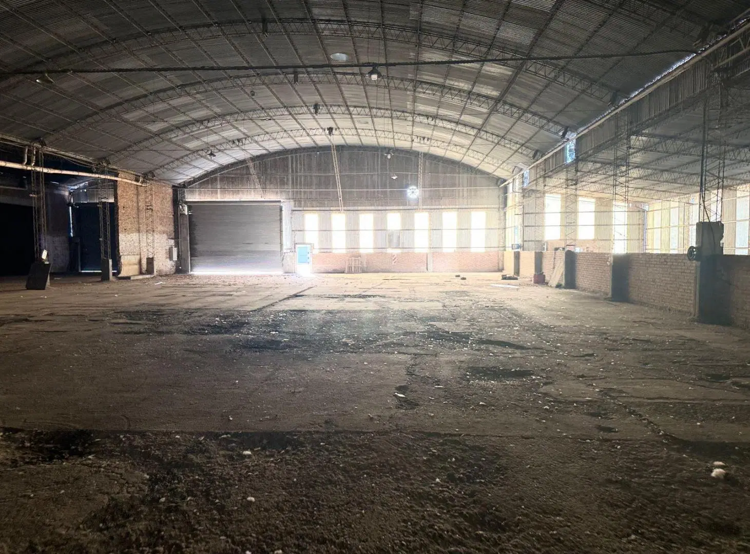 Alquiler Nave Industrial 4000 m2 con oficinas 160 m2 y predio libre de 7000 m2 sobre Ruta 7 Centenar 2