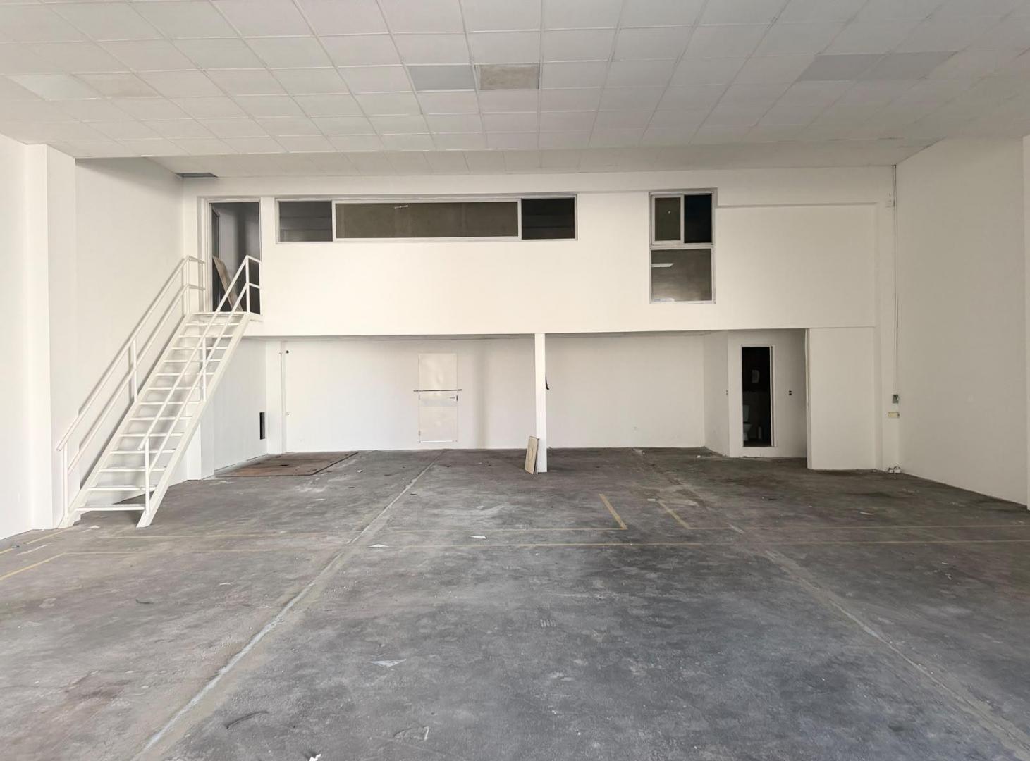 Foto de Alquiler Salon Comercial con patio cocheras Neuquen Capital, imagen 4