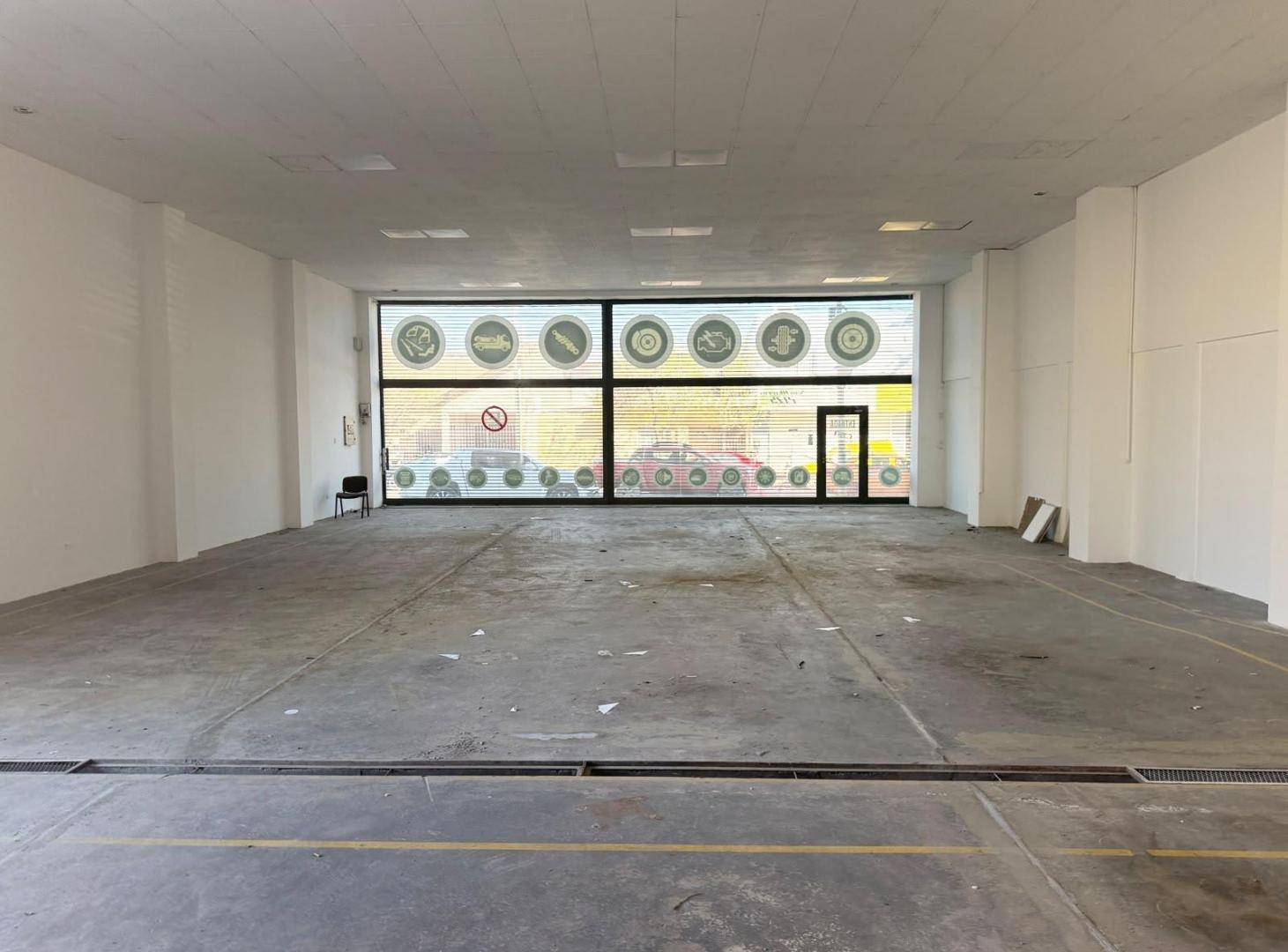 Foto de Alquiler Salon Comercial con patio cocheras Neuquen Capital, imagen 1