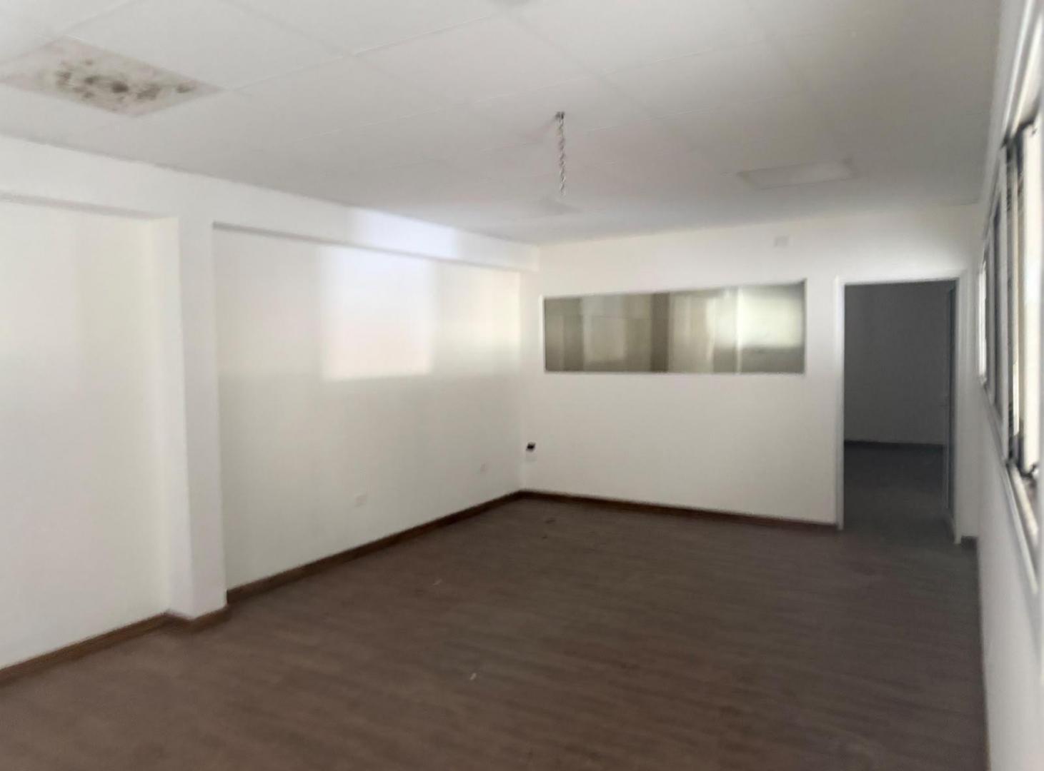 Foto de Alquiler Salon Comercial con patio cocheras Neuquen Capital, imagen 5