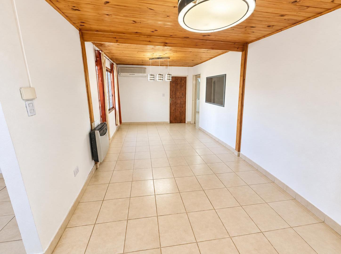 Foto de Casa de 3 dormitorios en alquiler | Barrio La Encantada – Plottier, imagen 3