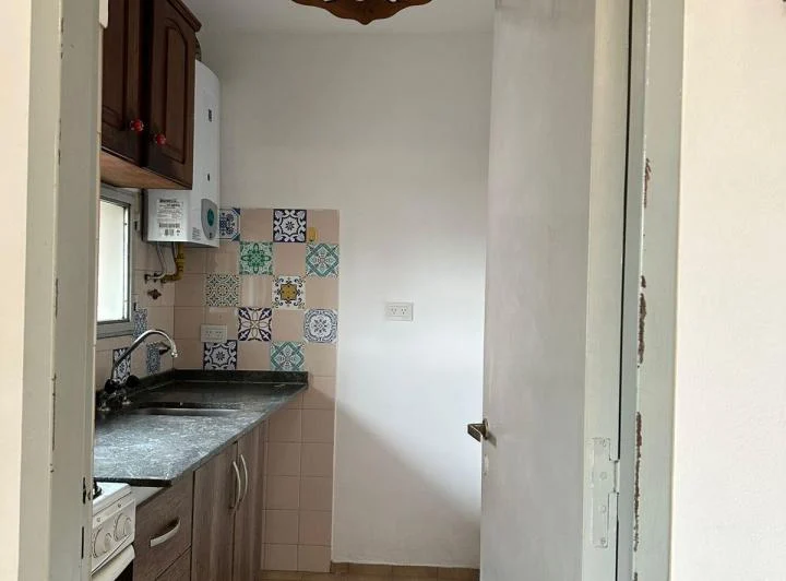 Alquiler de dpto en Duarte Quiros 1097 - 1 dorm. 4