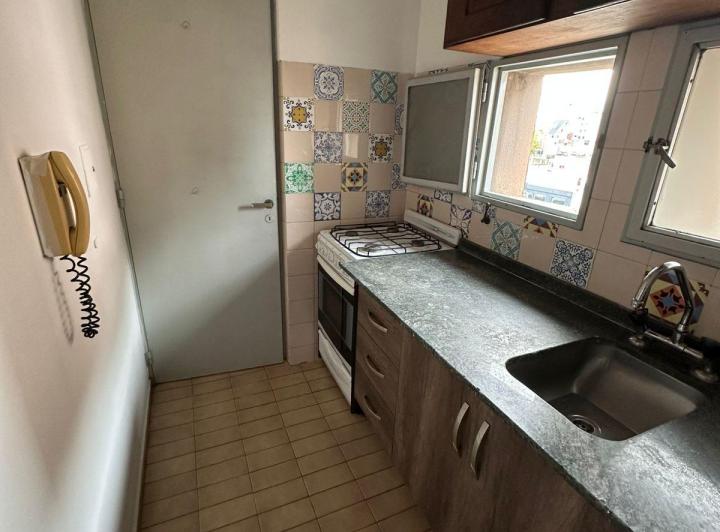 Alquiler de dpto en Duarte Quiros 1097 - 1 dorm. 5