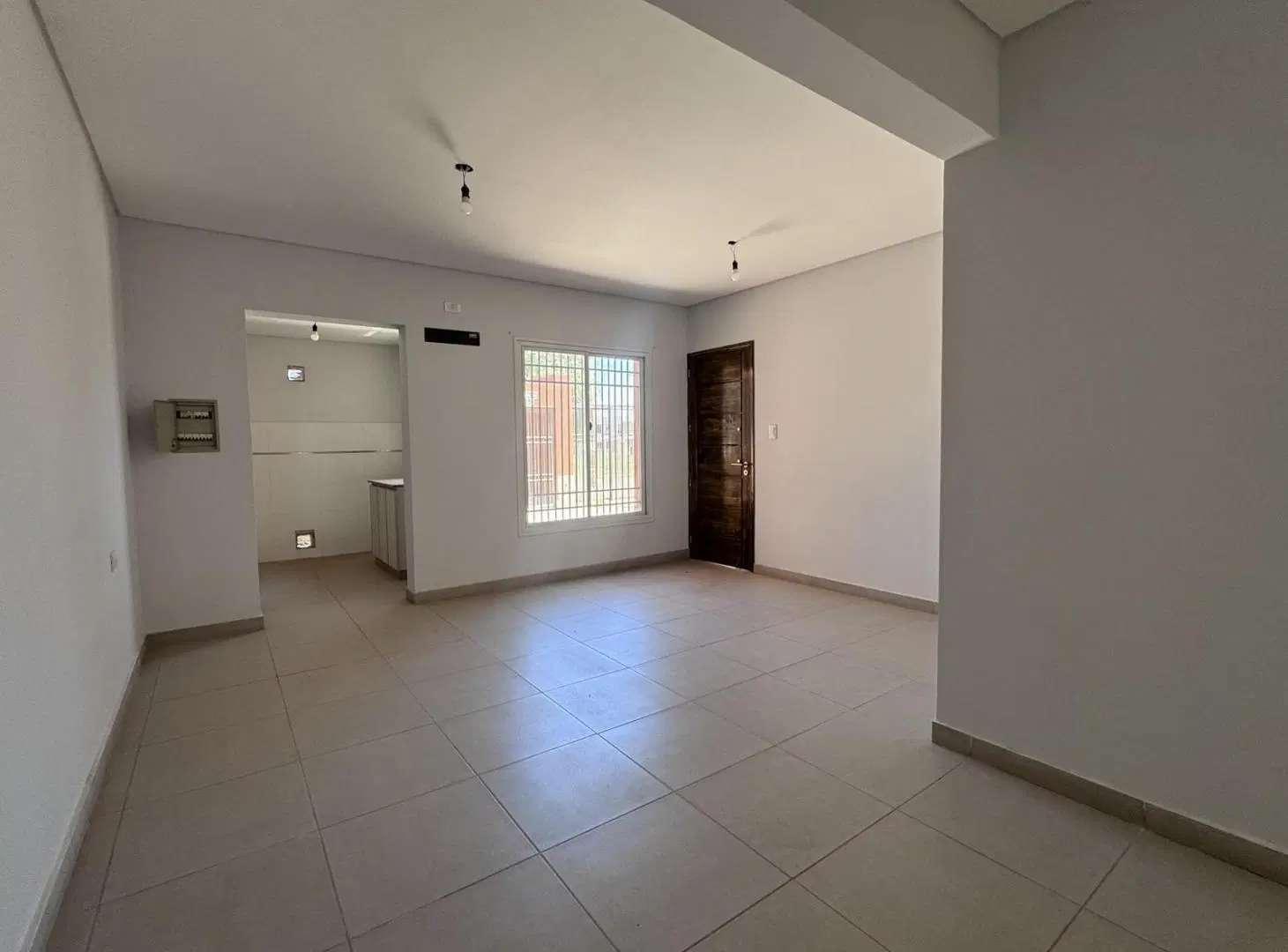 Departamento en Venta - 2 dormitorios con patio y cochera 2