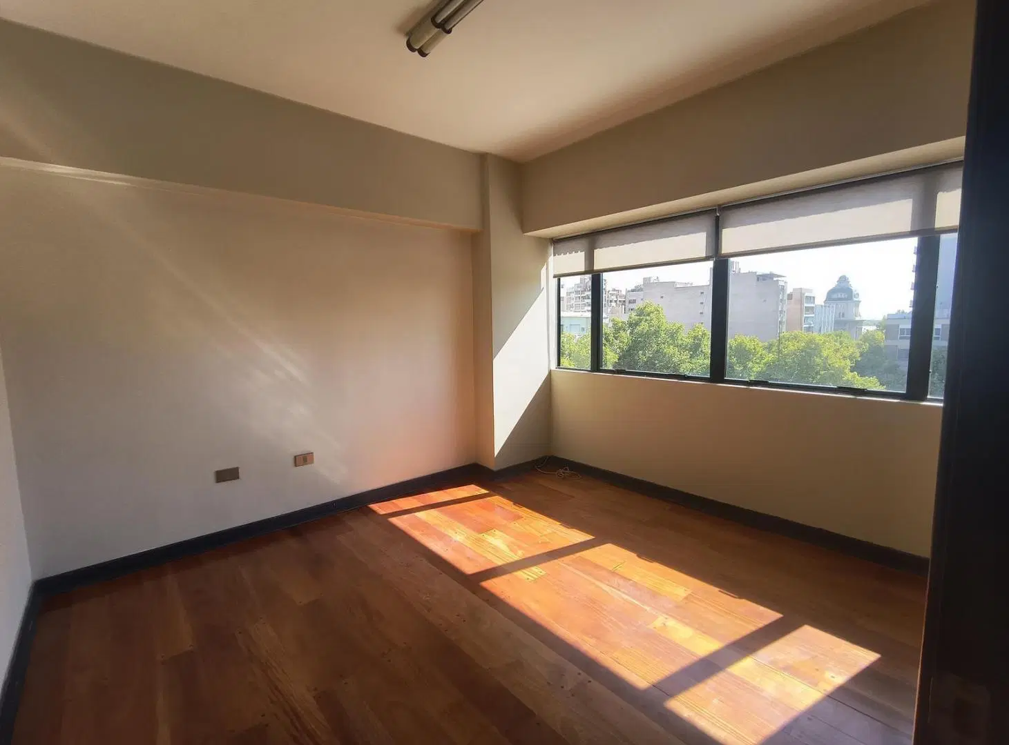 Departamento// Oficina en alquiler con cochera 4