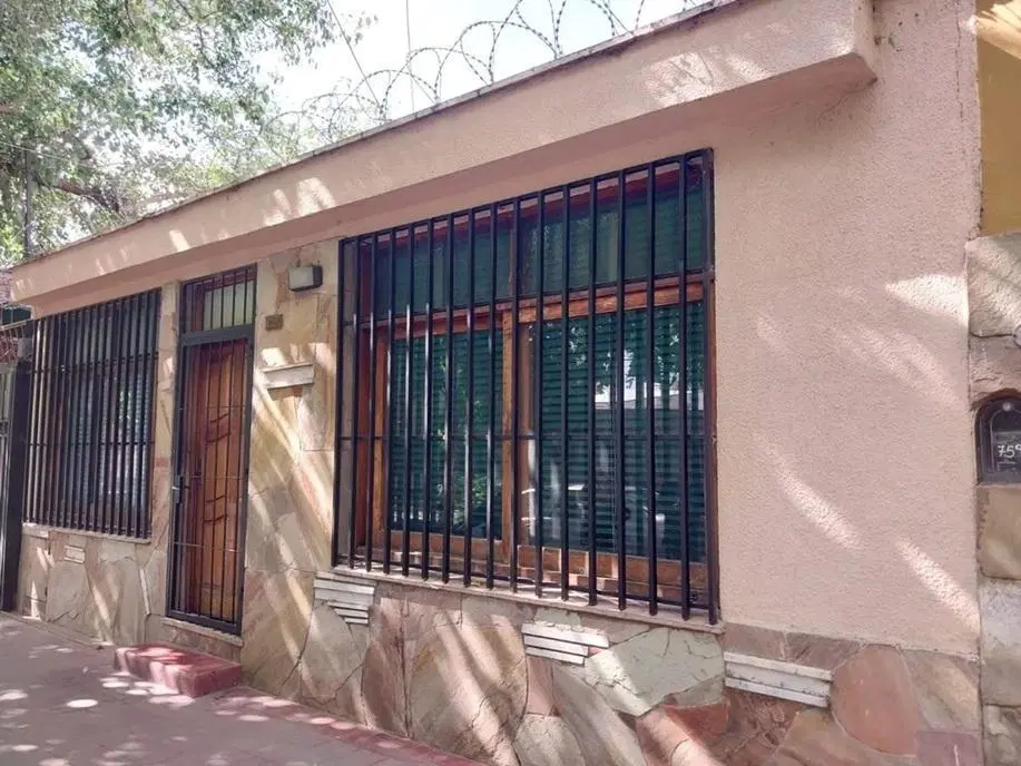 Casa mixta en venta - 2 dormitorios - 4° sección 5