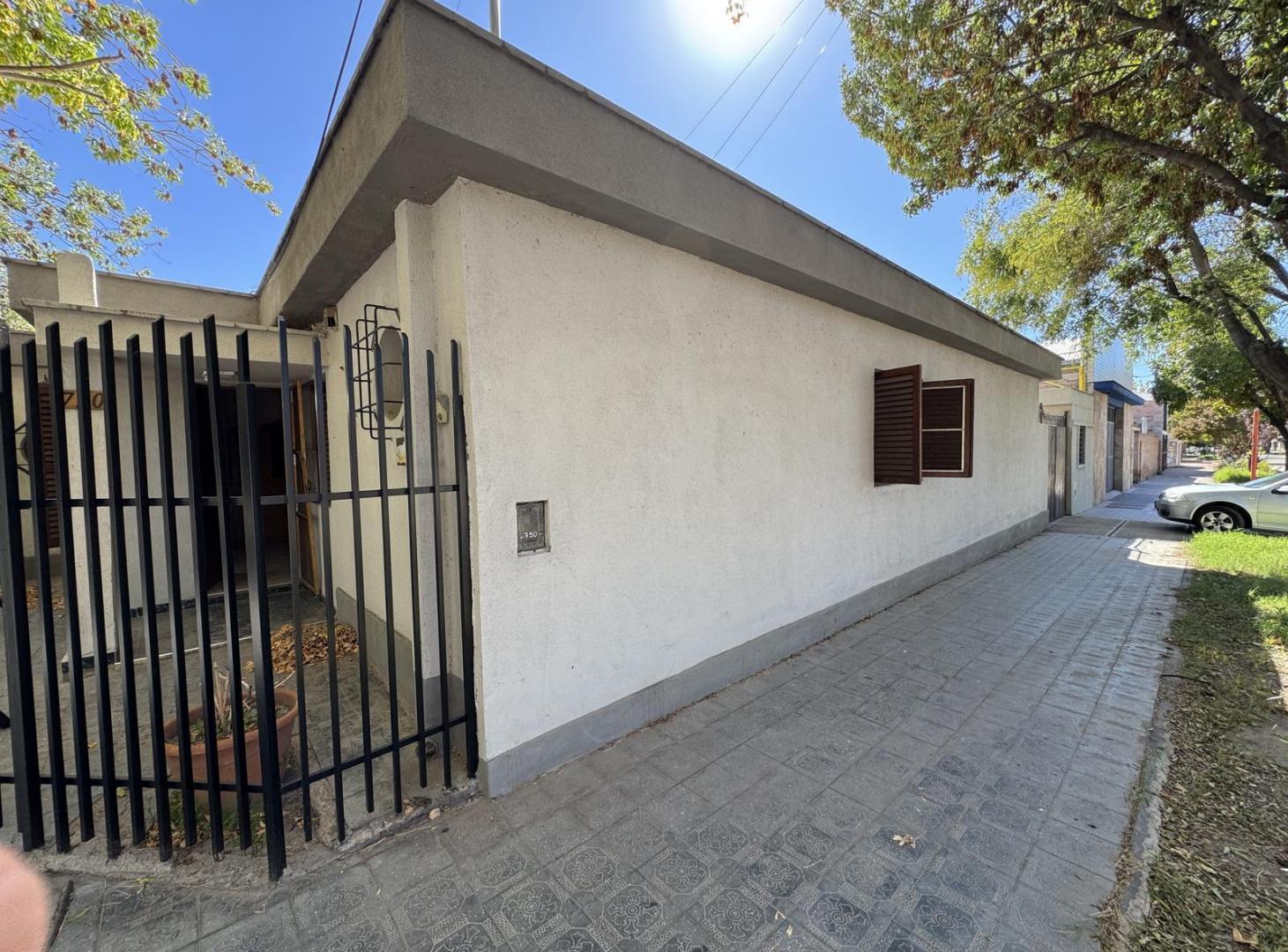 Venta de casa y mas 2 departamentos Las Heras