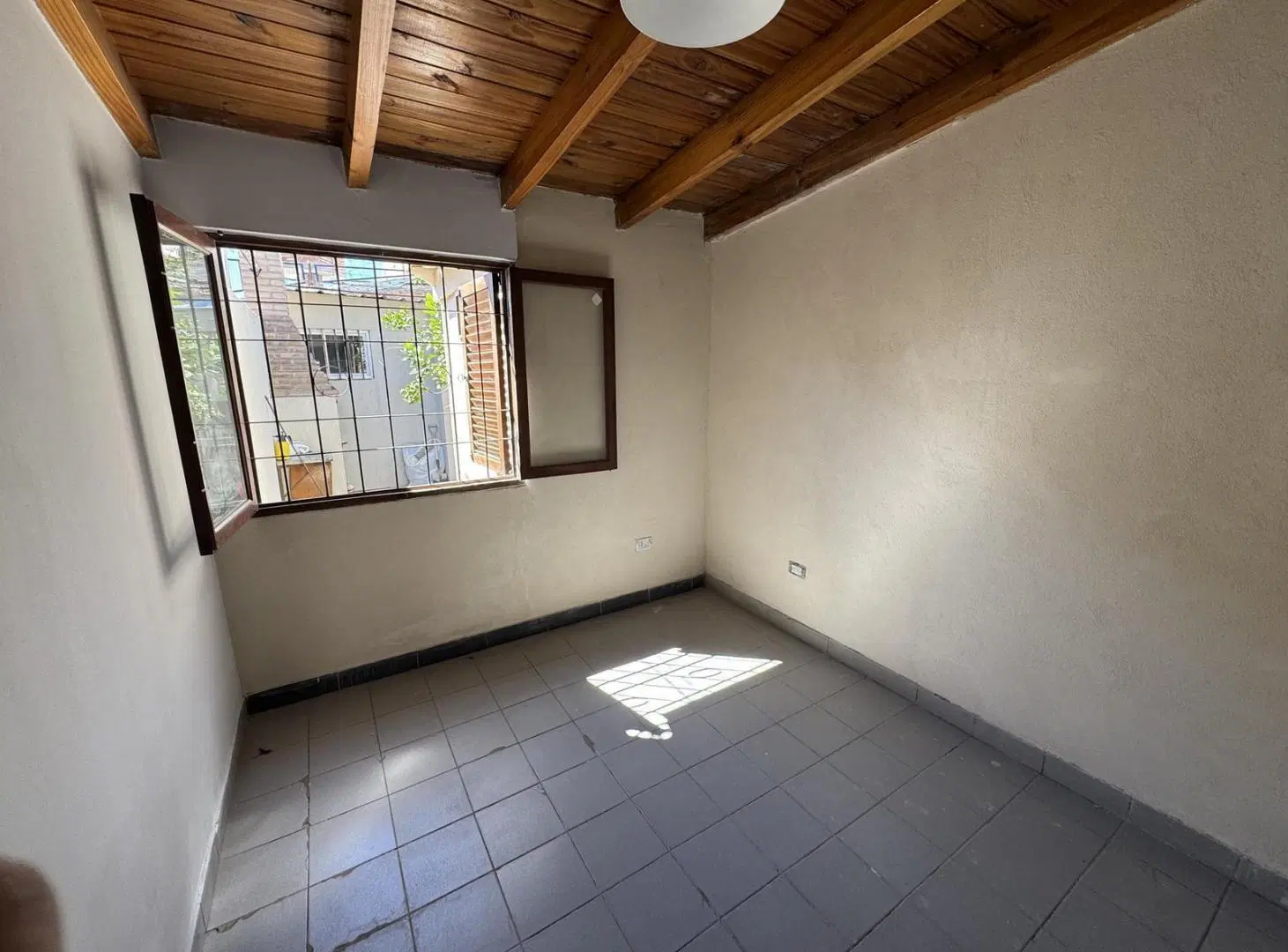Venta de casa y mas 2 departamentos Las Heras 5