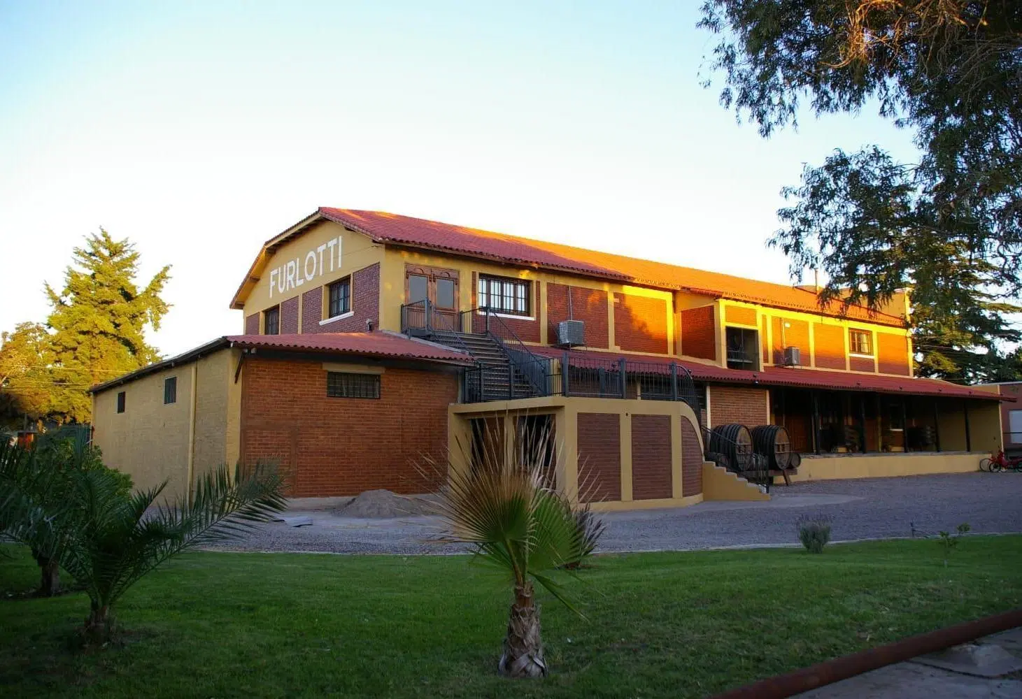Venta de locales comerciales en Maipú- Edificio Furlotti. 3