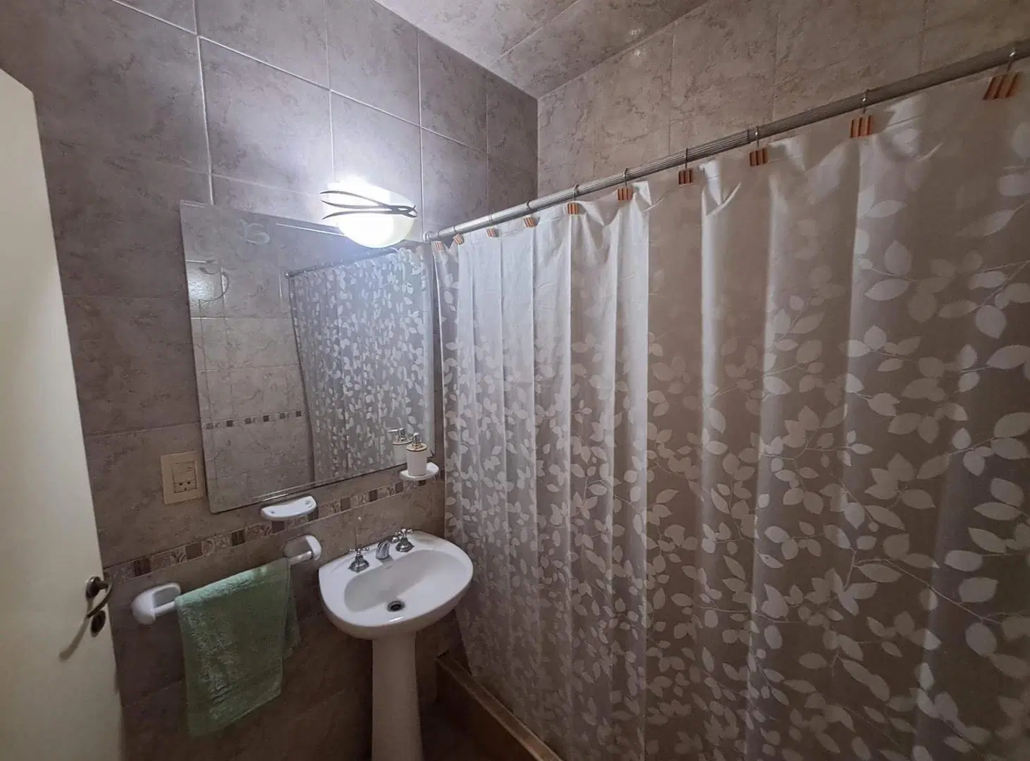 Casa en Venta - 3 dormitorios, 2 baños, amplio Jardín y terraza 4