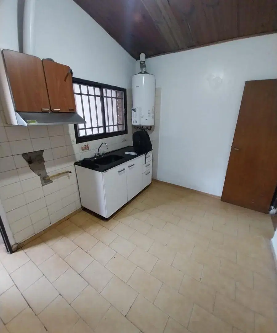 Alquiler casa de 3 habitaciones más local en B° Fuchs 3
