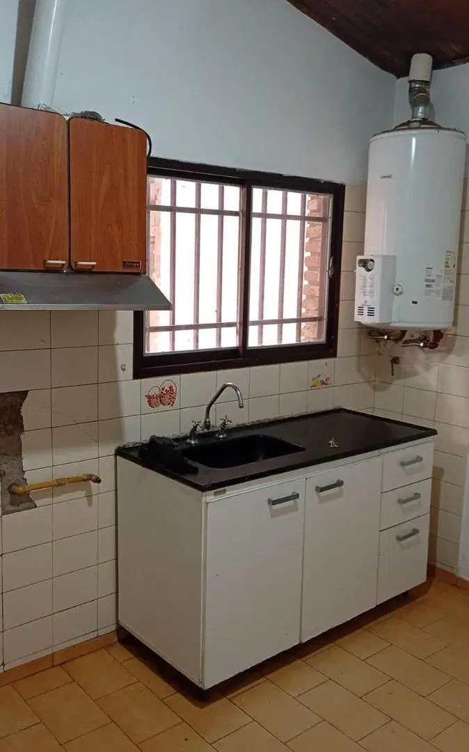 Alquiler casa de 3 habitaciones más local en B° Fuchs 1