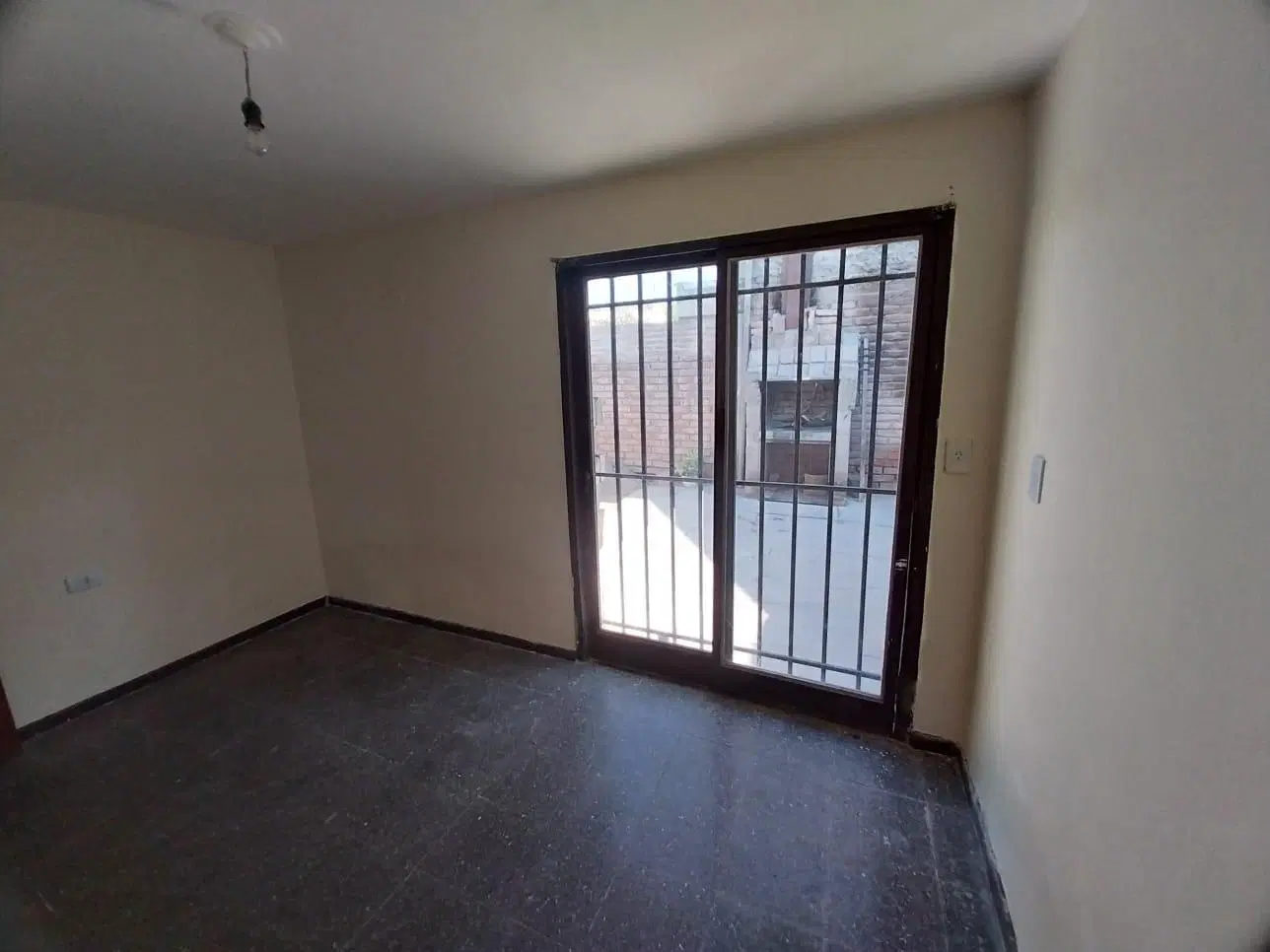 Alquiler casa de 3 habitaciones más local en B° Fuchs 5