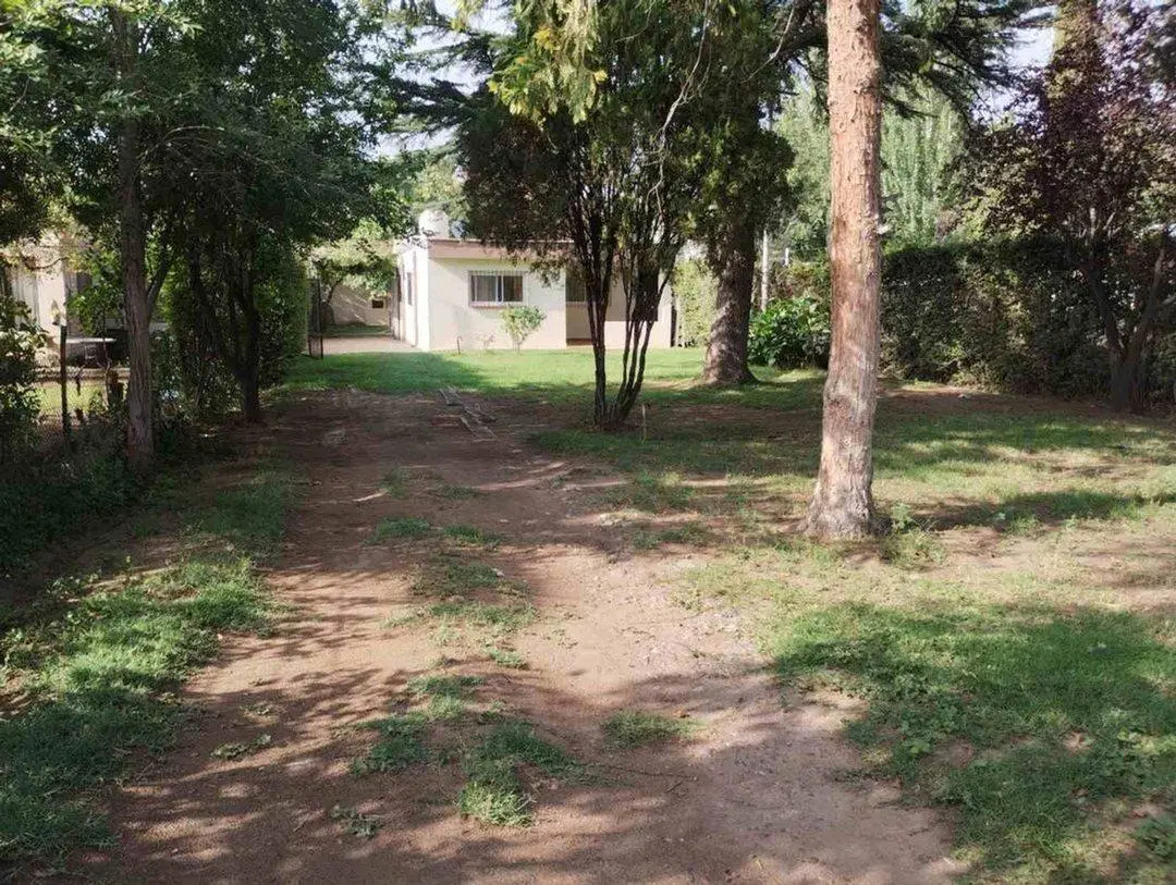 Venta casa con parque, pileta y quincho en Las Compuertas 1