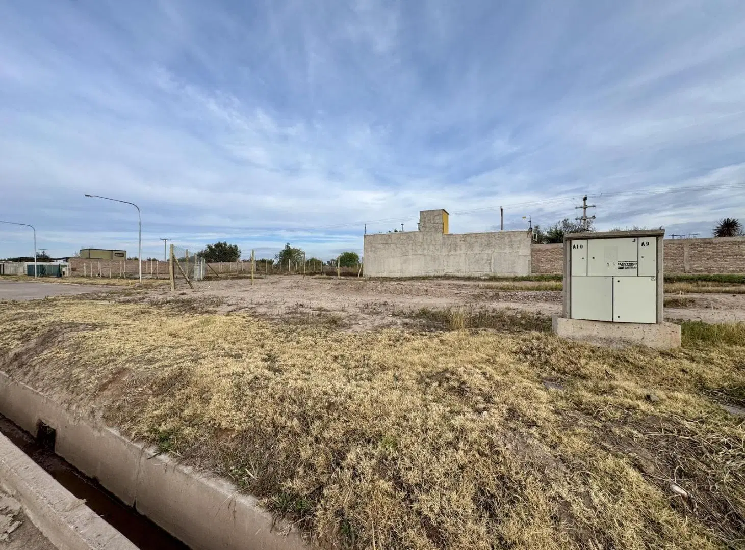 Terreno de 300 m2 Barrio Cerrado Aguapiedras Lujan de Cuyo. 3