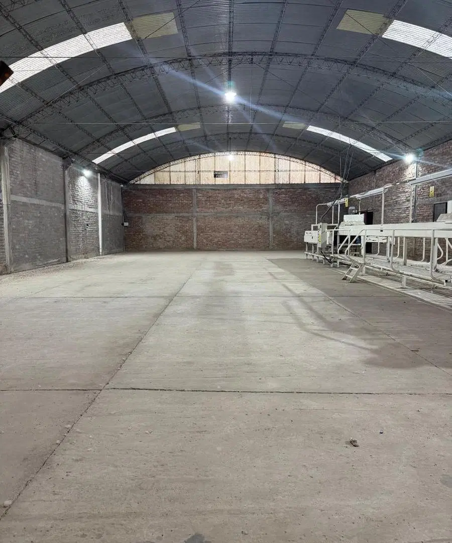 Venta importante galpón en una hectárea y media de terreno en Agrelo, Luján. 3