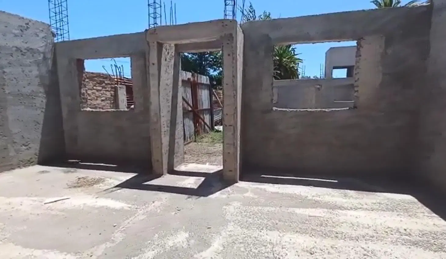 Complejo cerrado de 14 departamentos tipo casa en venta - Guaymallén 3