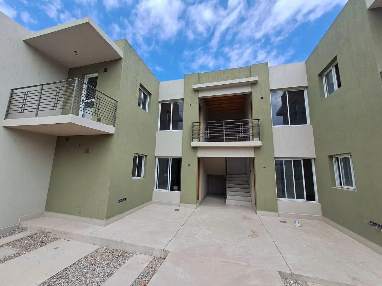 Departamento en Venta - 2 dormitorios con patio y cochera 5