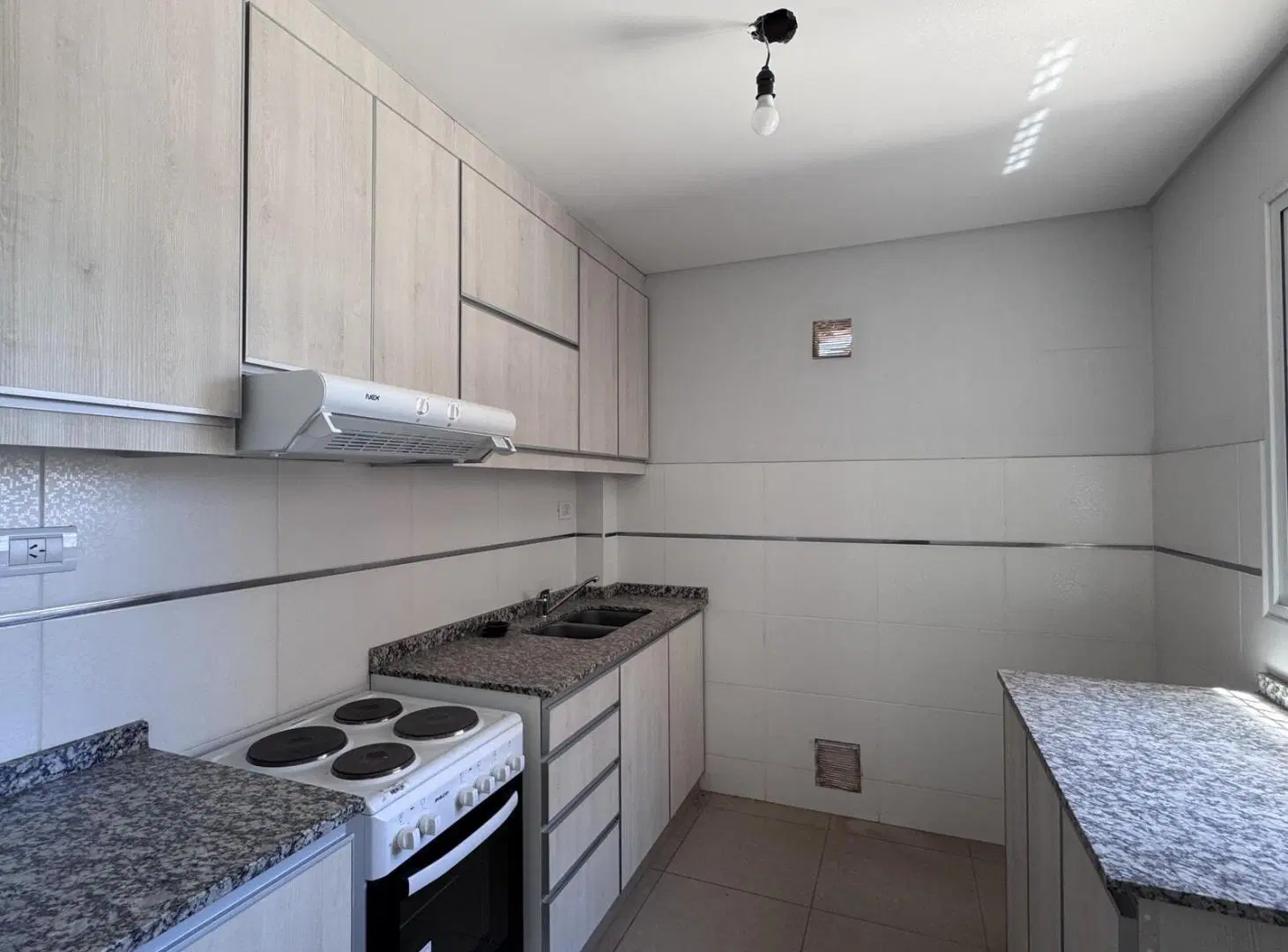 Departamento en Venta - 2 dormitorios con patio y cochera 2