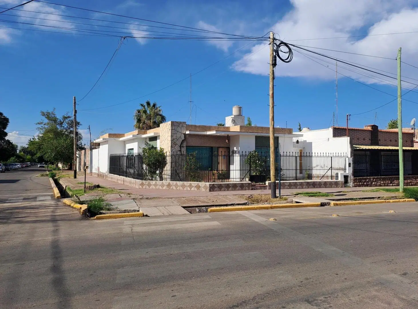 Casa en Venta - APTA CREDITO HIPOTECARIO - 3 dormitorios. Ideal consultorio 5