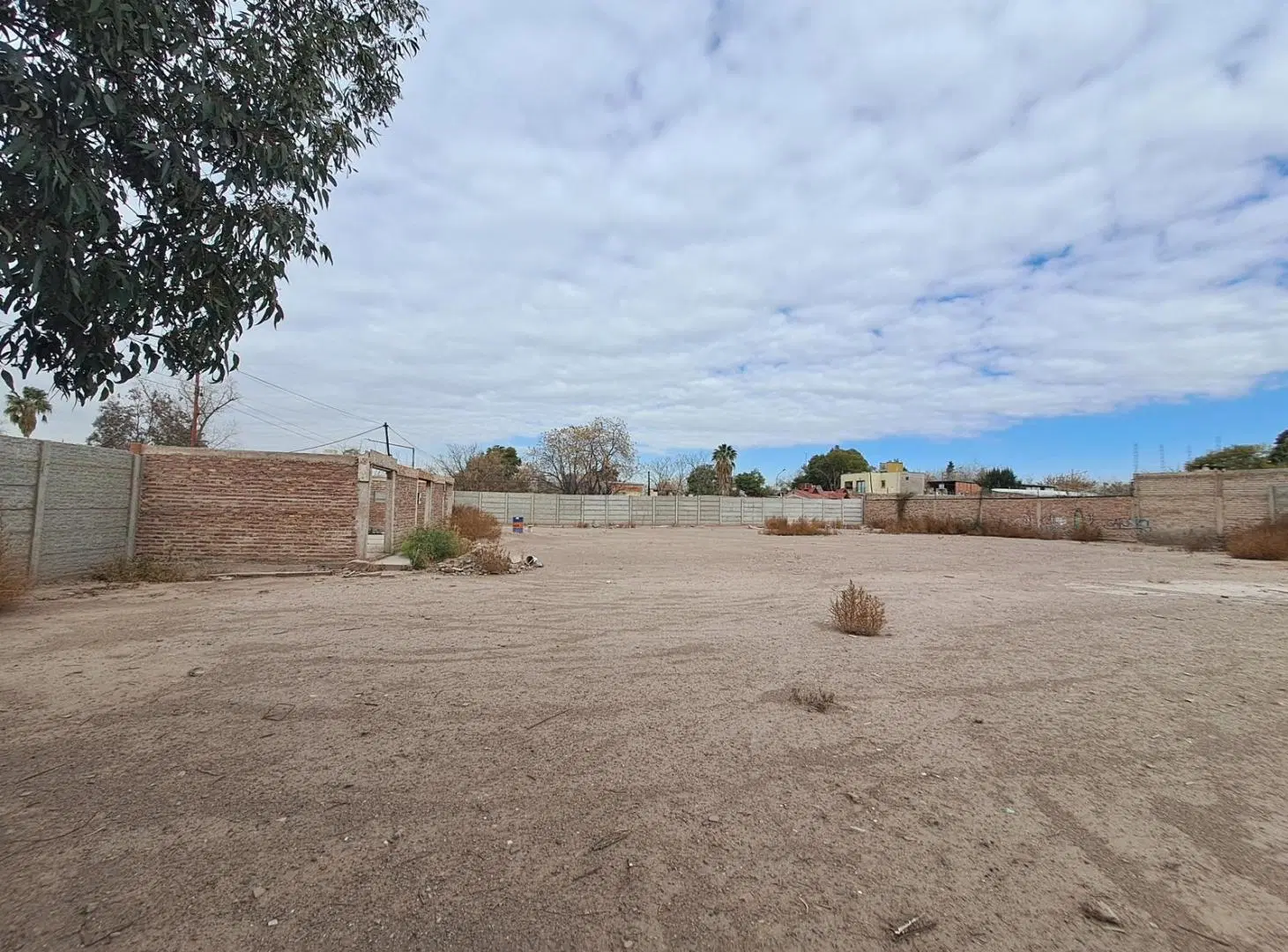 Terreno en Venta - ideal para canchas de futbol y padle o depósito 3